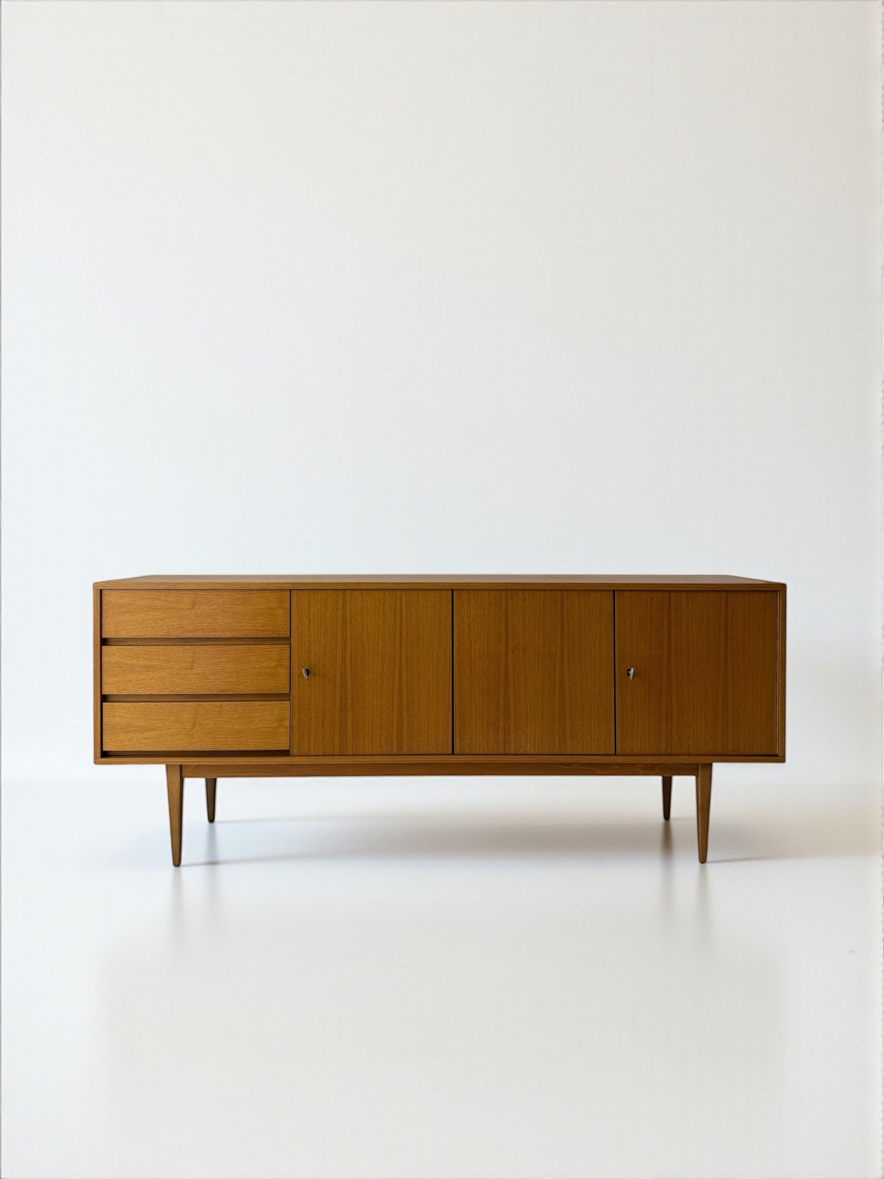 mid century modern dressoir VINTAGE MID CENTURY TEAK SIDEBOARD 190CM – Fussy People