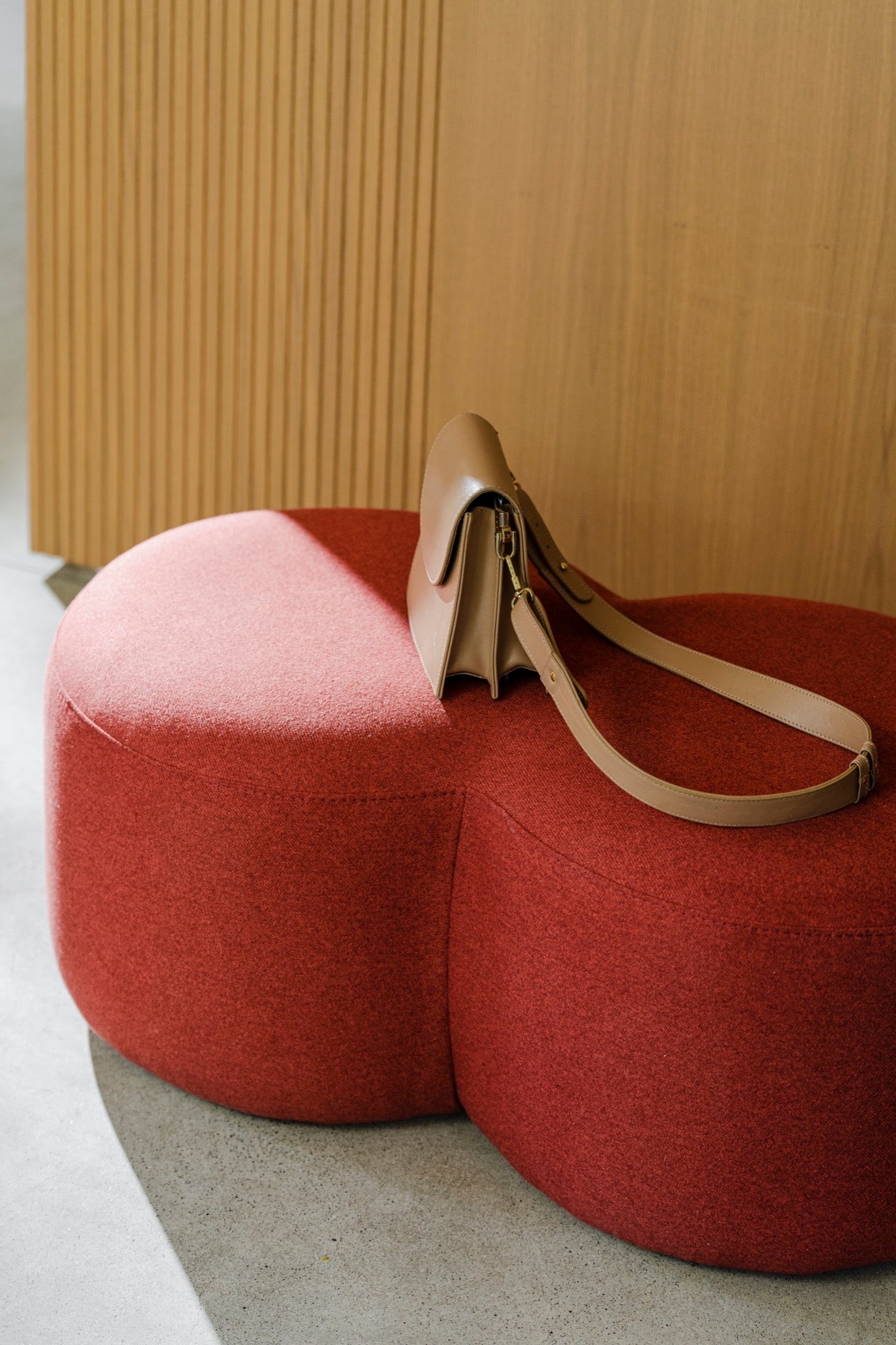 FussyPeople_ContemporayDesign_UmboPouf_PoppyRed_Nooma_1