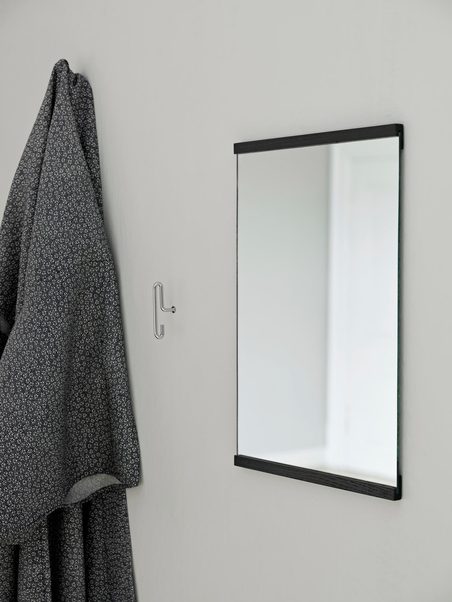 MOEBE MIRROE BLACK φ20cm Rectangular Wall Mirror | Designed by MOEBE – moebe.dk