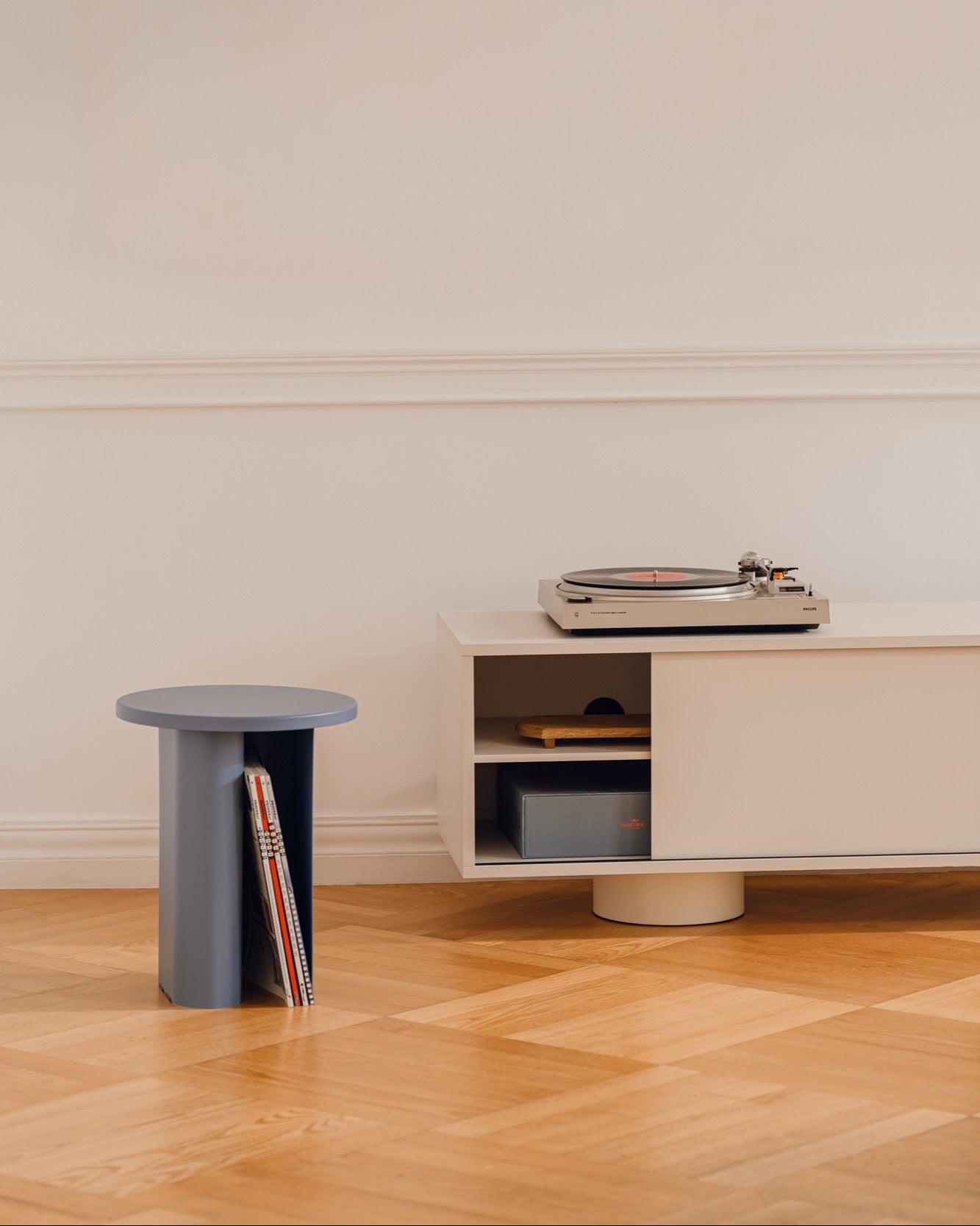 fussypeople-contemporarydesign-sato-sidetable-nooma-frostyblue-1