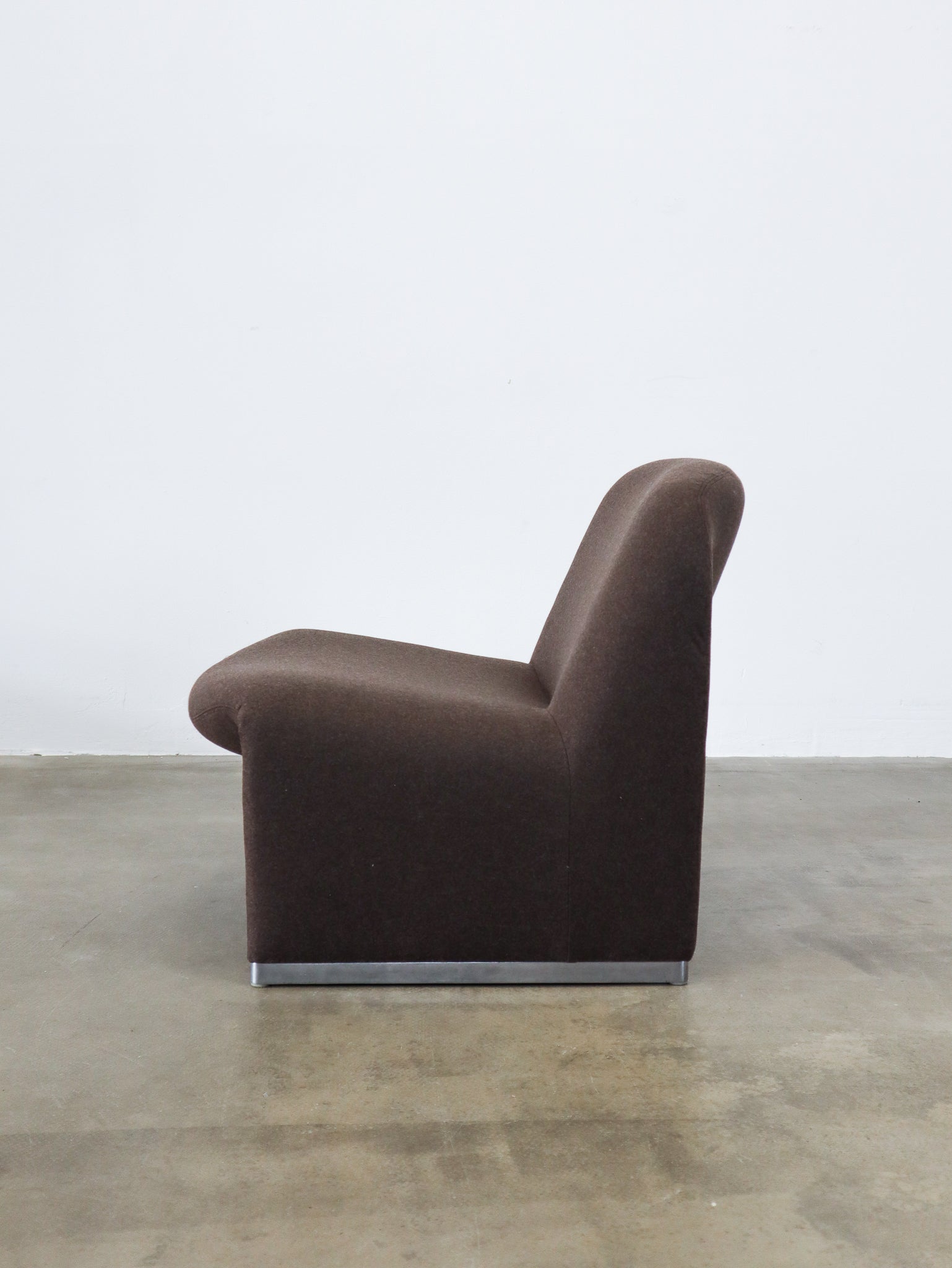 VINTAGE DESIGN BROWN 'ALKY' CHAIR BY G. PIRETTI FOR ARTIFORT